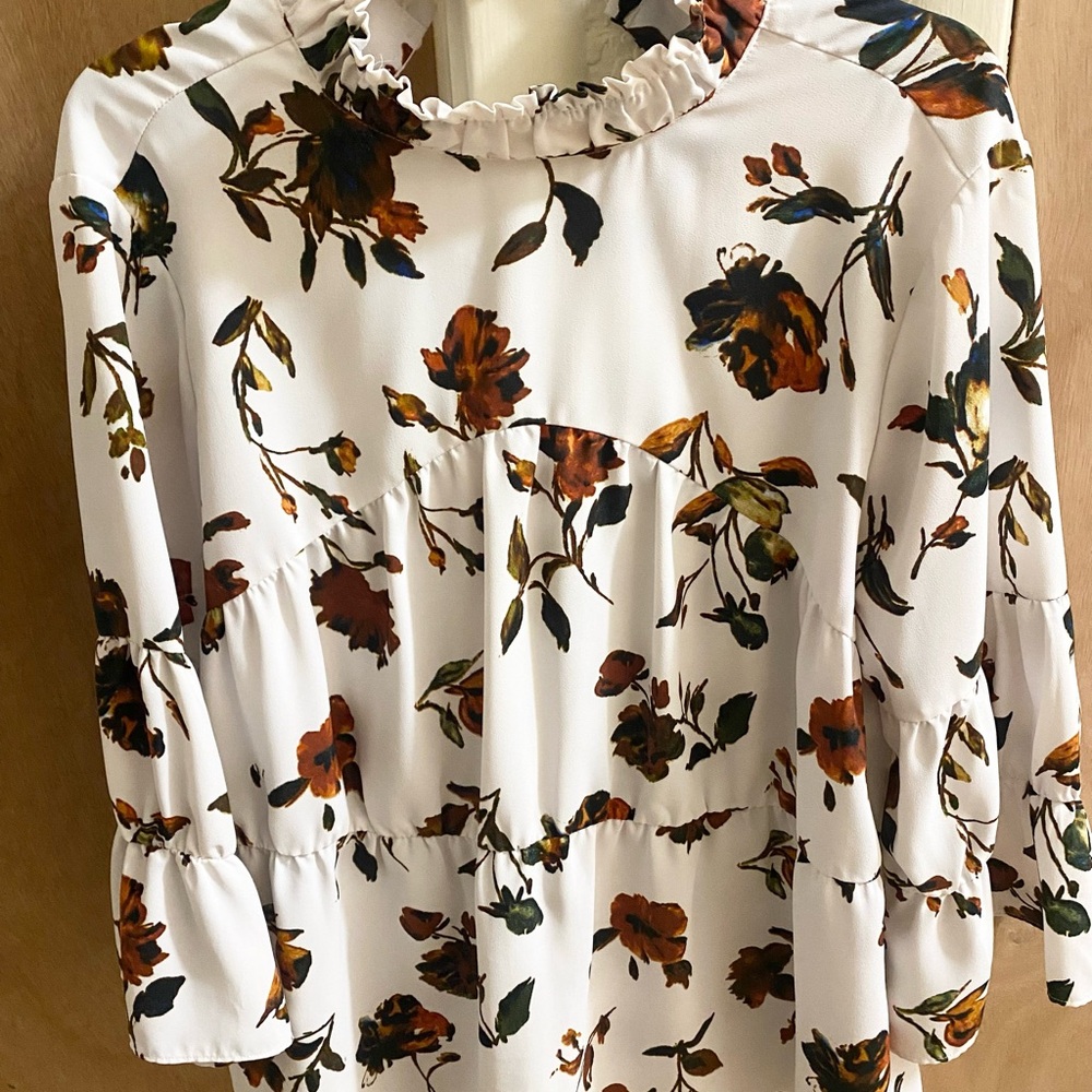 Floral Ruffle Blouse - Picture 3 of 6